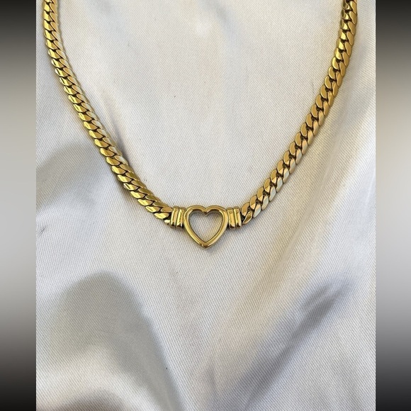 ✨New 18k gold plated bold Cuban Chain Necklace with Heart Centerpiece✨ - Picture 4 of 6